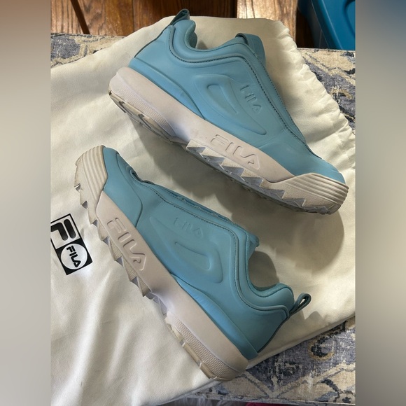 Like new Fila baby blue sneakers / tennis shoes - Picture 3 of 7